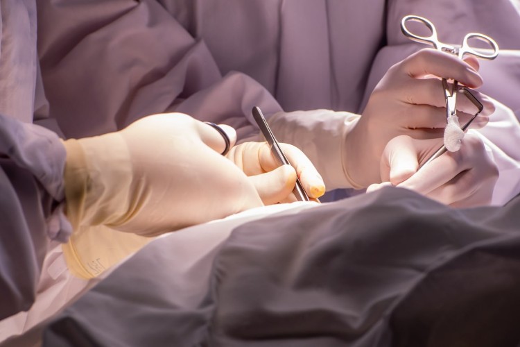 Иркутские хирурги удалили 10-летнему пациенту смертельно опасную опухоль