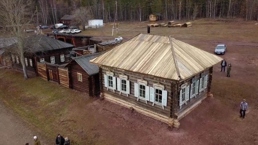 Вековой дом восстановили в музее Братска
