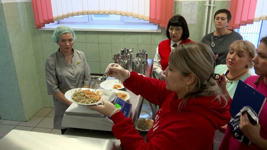 Общественники выявили ряд нарушений в школьных столовых Иркутска