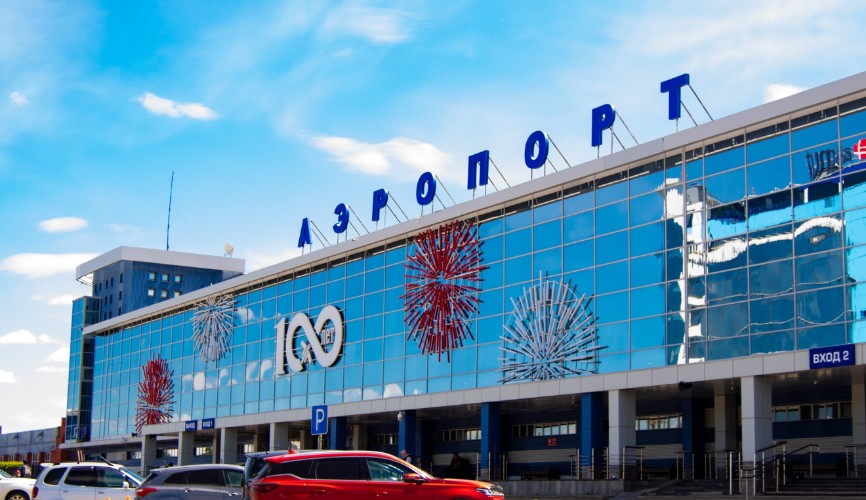 Иностранец предложил 2 тыс. рублей полицейскому в аэропорту Иркутска