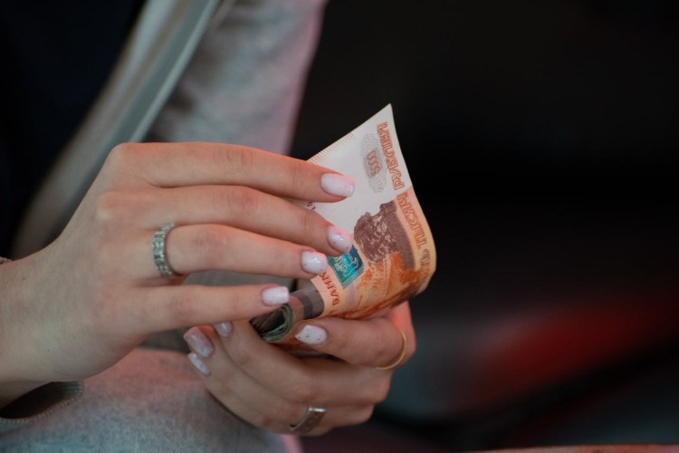 Жительницу Усолья-Сибирского признали невиновной в краже денег, которые ей перевели по ошибке