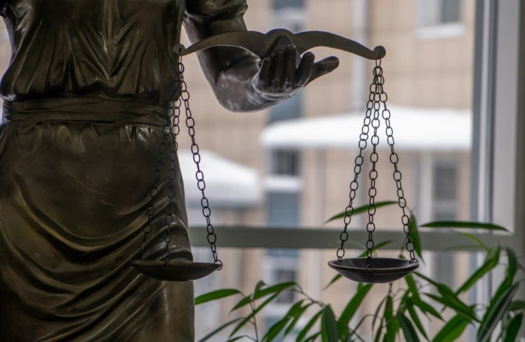 К 8,5 годам колонии за продажу «кухонь-призраков» приговорили бизнесвумен из Усолья-Сибирского