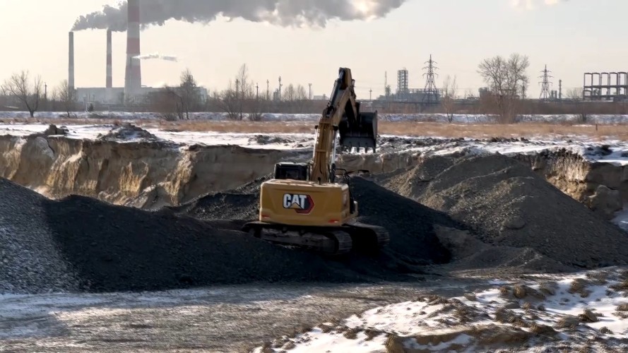 Неизвестные уже более десяти лет незаконно добывают песок и гравий под Ангарском