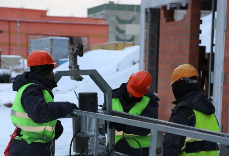 103 рабочих заняты сейчас на строительстве новой школы в Братске