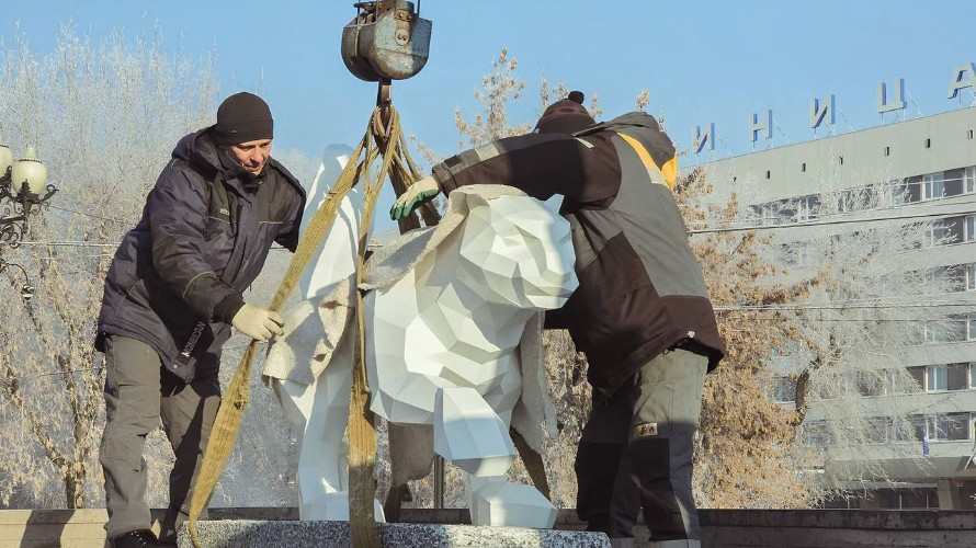 Полигональных бабров установили в центре Иркутска