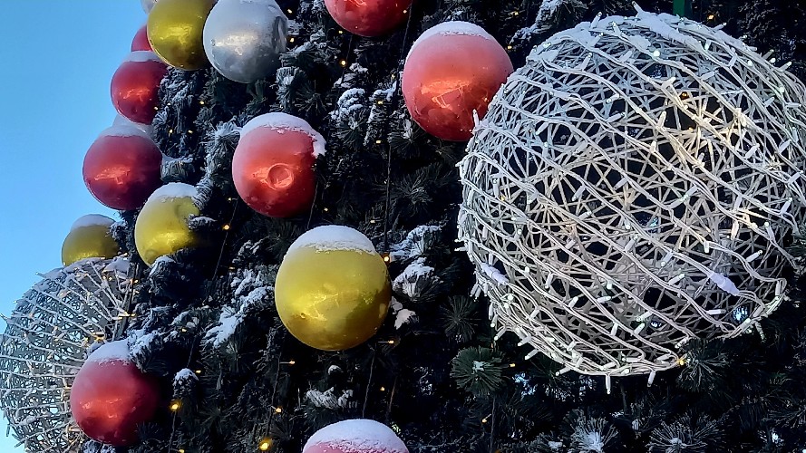 Главная ёлка Свердловского округа Иркутска зажжёт огни 27 декабря