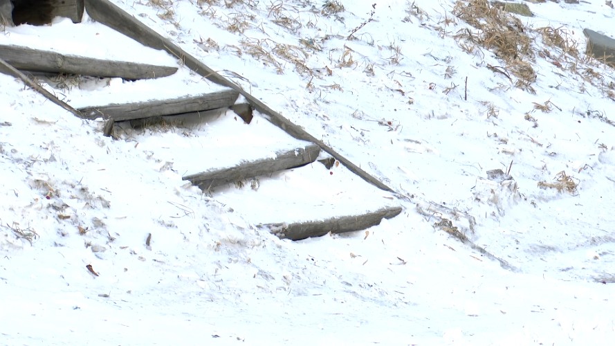 Часть городских лестниц опасна для иркутян