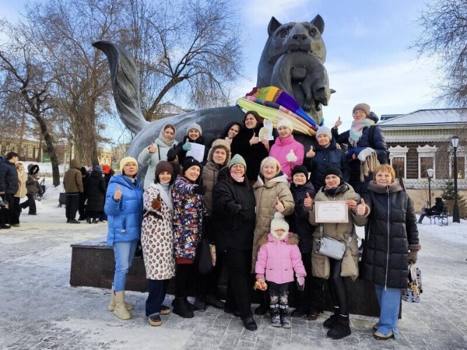 Похищенный 19-метровый шарф вернули на скульптуру бабра в Иркутске