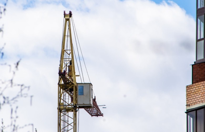 Более 760 жителей Иркутска расселили из аварийного жилья за год