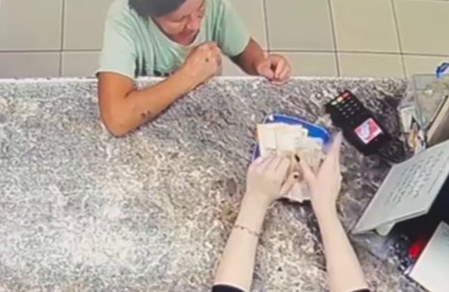 Полиция Братска разыскивает женщину, расплатившуюся пятитысячной «купюрой» банка приколов