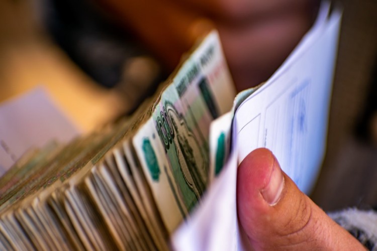 Более 1 млн рублей задолжал сотрудникам директор охранного агентства в Иркутске