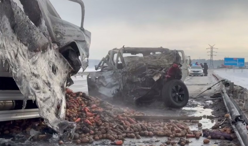 Четыре человека погибли в ДТП с грузовиком в Усольском районе