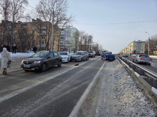 Пьяный водитель спровоцировал массовое ДТП с семью автомобилями в Иркутске