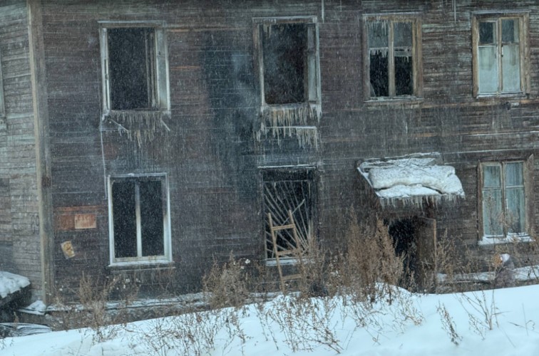 Двое жителей Железногорска-Илимского погибли при пожаре в аварийном доме
