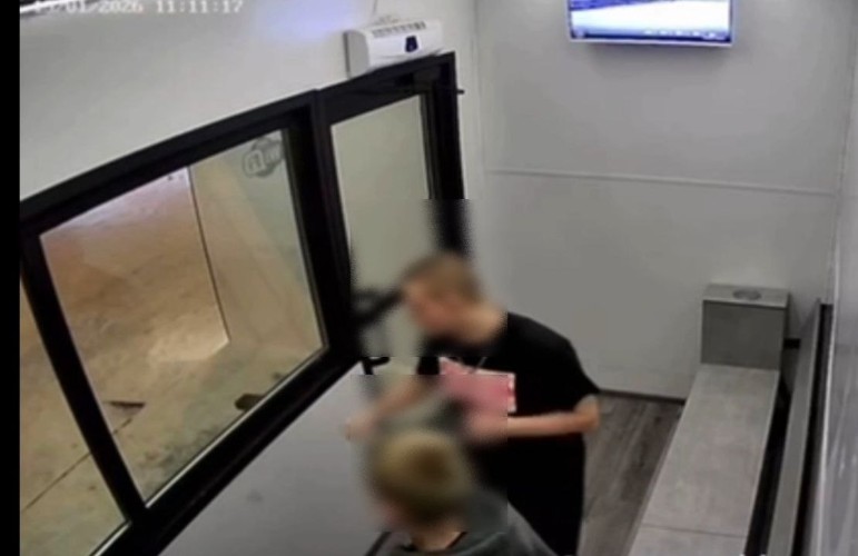 В Братске оштрафовали родителей подростков, разгромивших тёплую остановку