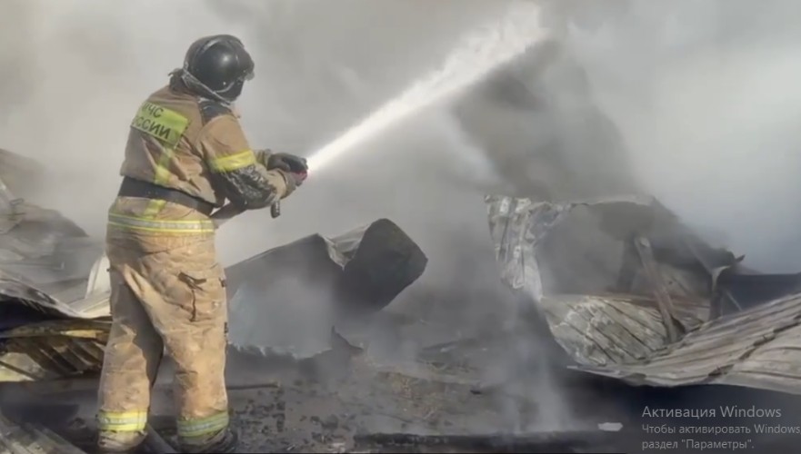Частный дом горит в Куйбышевском районе Иркутска