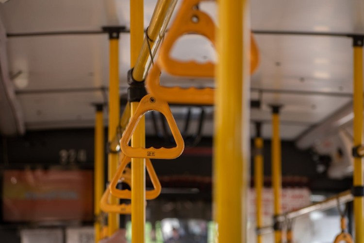 Принимать оплату картами прекратили в муниципальном транспорте Братска