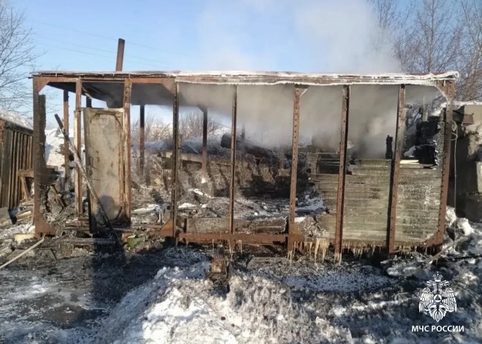 Люди пострадали на пожарах в Ангарске и Чунском
