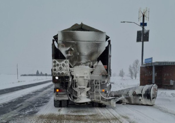 417 тонн противогололёдных материалов использовали за сутки на дорогах Иркутской области