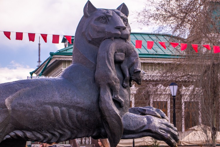 Шарф-рекордсмен с иркутского Бабра стал музейным экспонатом