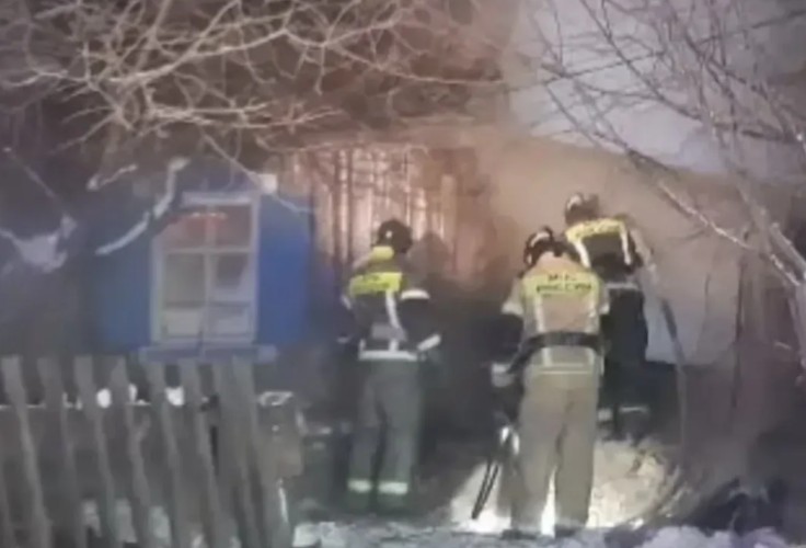 Три человека спасли при пожаре в частном доме Куйтуна