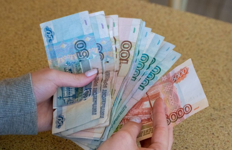 Жительнице Ангарска по суду вернули почти 300 тыс. рублей за онлайн-курс