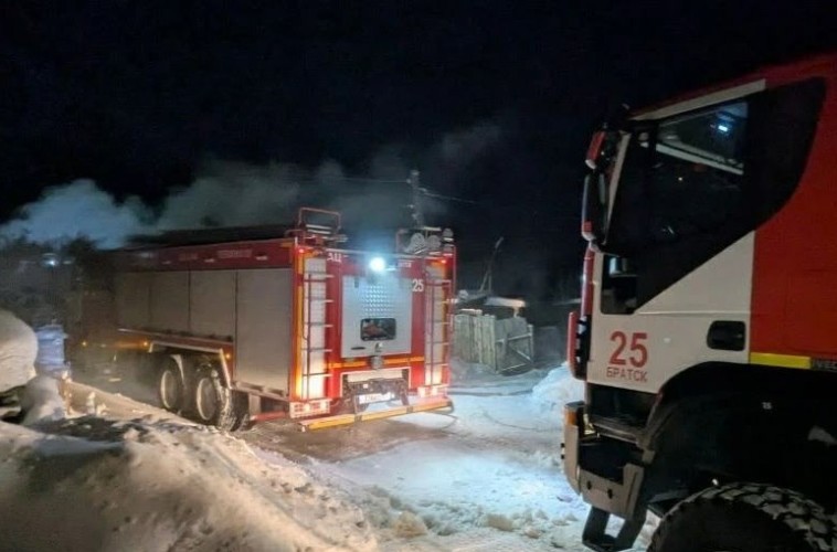 Автомобиль выгорел дотла на улице Таёжной в Братске