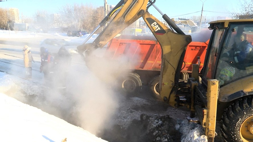 Трамваи встали из-за порыва канализации в Иркутске