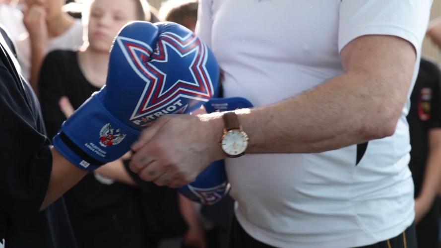 В школах Братска выясняют, чей удар сильнее