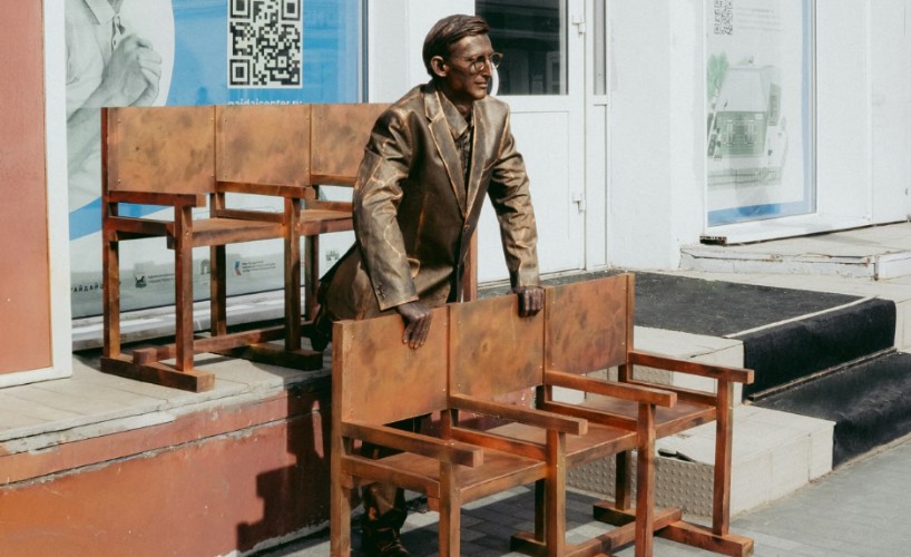 В Иркутске разработали проект скульптуры юного Леонида Гайдая