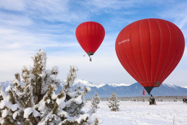 «Отпетые мошенники» и Согдиана выступят на фестивале воздушных шаров в Аршане