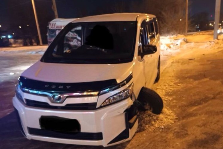 В Иркутске водитель «Тойоты» потерял сознание, въехал в препятствие и умер