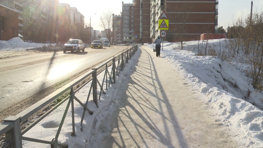 Иркутяне жалуются на нечищеные от снега и льда улицы