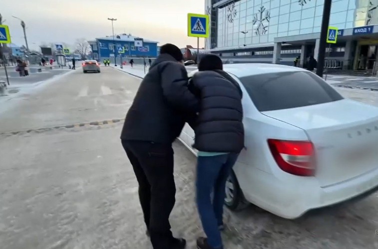 Скрывавшегося в Африке виновника пьяного ДТП вернули в Иркутск