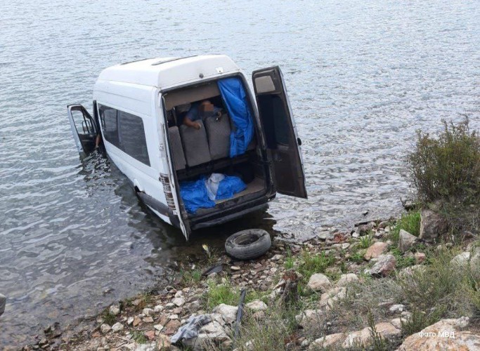 59-летнего водителя микроавтобуса осудили за травмирование 13 туристов на Байкале