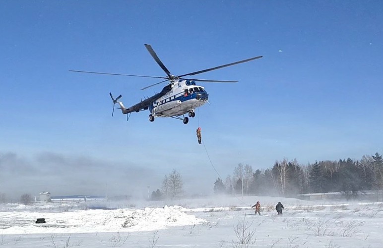Воздушные тренировки начали парашютисты-пожарные Иркутской области