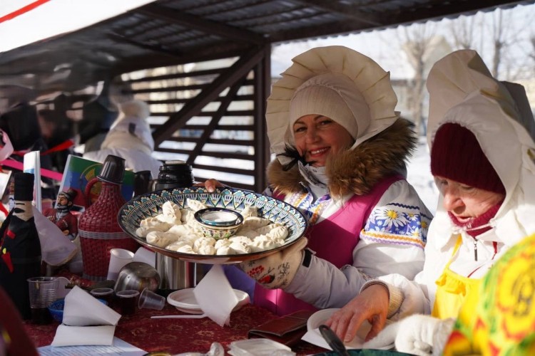 Вонтоны и хинкали – тоже пельмени: 10 кухонь на одной тарелке собрали в Свирске