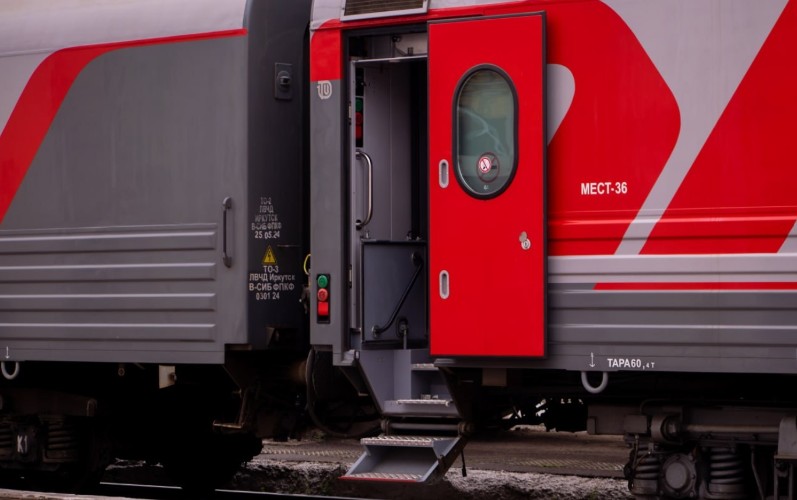 Четыре поезда дальнего следования задерживаются 10 февраля в Иркутской области