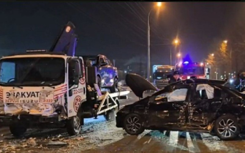 Парень и две девушки погибли в ночном ДТП с участием грузовика в Иркутске