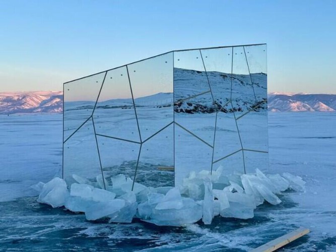 Отражение неба и льда: необычный арт-объект появился на Байкале