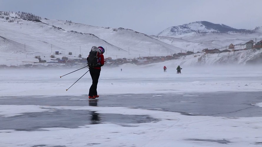 На Байкале впервые за 14 лет отменили старт гонки "Ледовый шторм" из-за реального шторма
