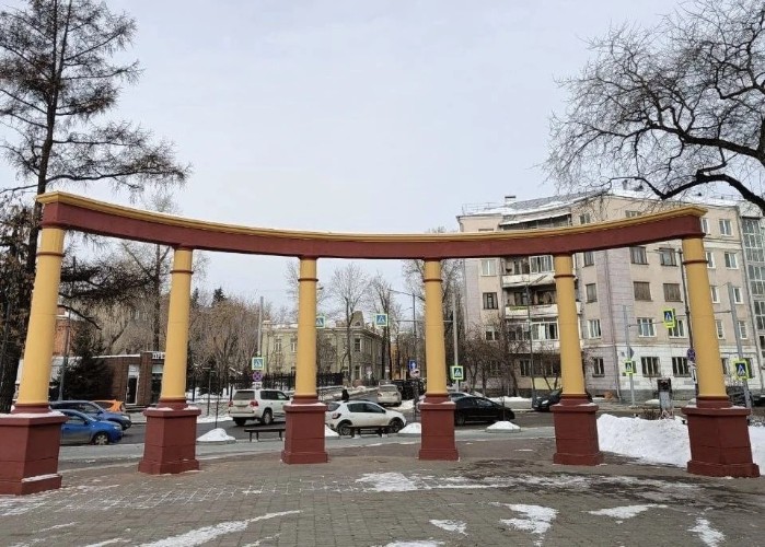 Сквер возле Иркутского драмтеатра преобразился после реставрации