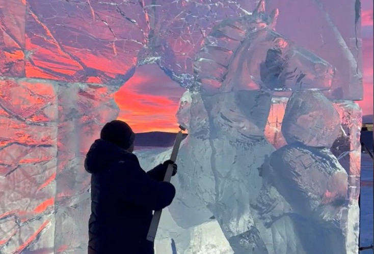 Ледовый Чехов, 5000 блинов и дискотека: в Листвянке открывается фестиваль «Живи на Байкале»