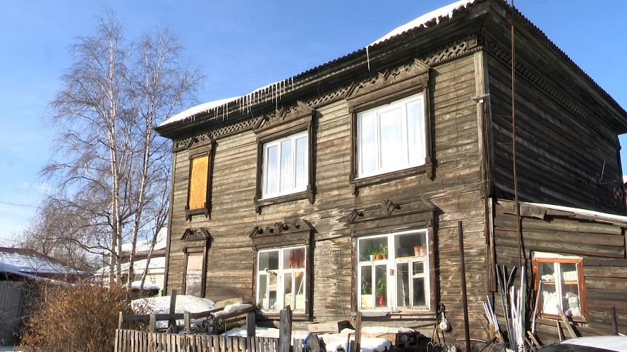 Жильцы дома-памятника в Иркутске вынуждены сами ремонтировать здание