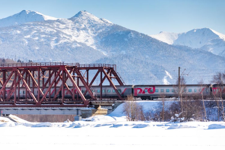 Железную дорогу защищают от возможных паводков в Иркутской области