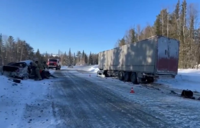 Два человека погибли в лобовом столкновении легковушки с грузовиком в Нижнеилимском районе