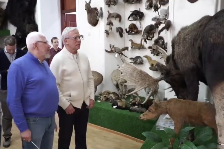 Легендарный Фетисов приехал в Иркутск сыграть в хоккей на льду залива Якоби