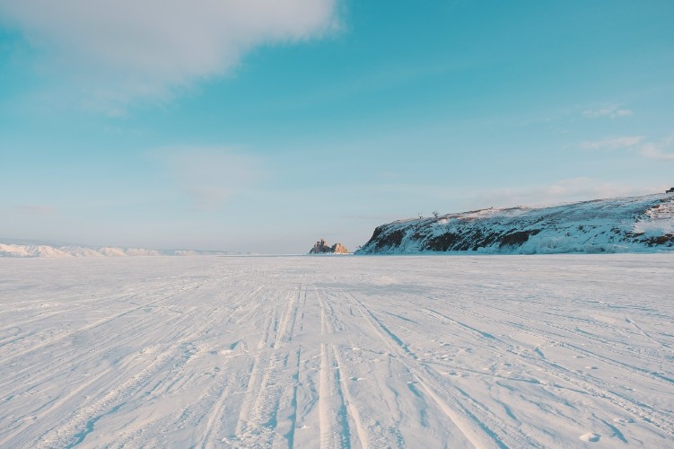 Ледовая переправа на Ольхон открыта: 10,6 км безопасного пути через Байкал