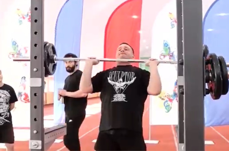 Мэр Чунского округа и его сын завоевали три золота на турнире по тяжёлой атлетике