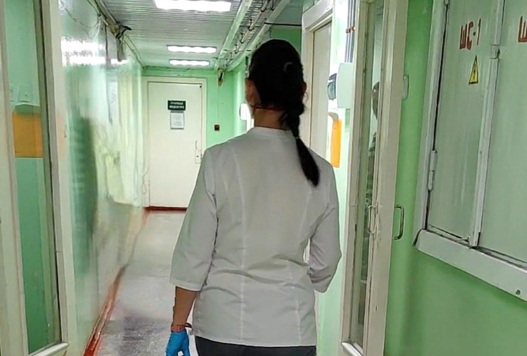 Распускать волосы и ярко краситься в рабочее время  больше нельзя педиатрам в Приангарье